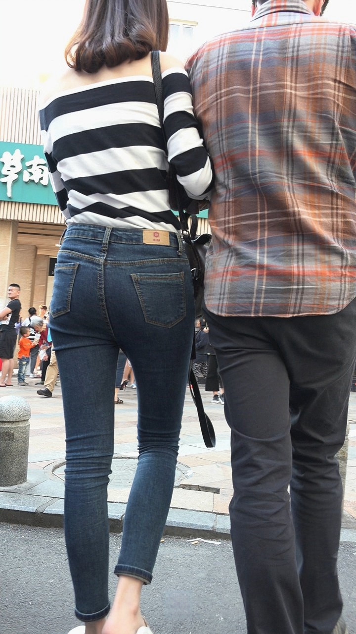 4K-极品黑色牛仔裤美女[2.25G/MP4]