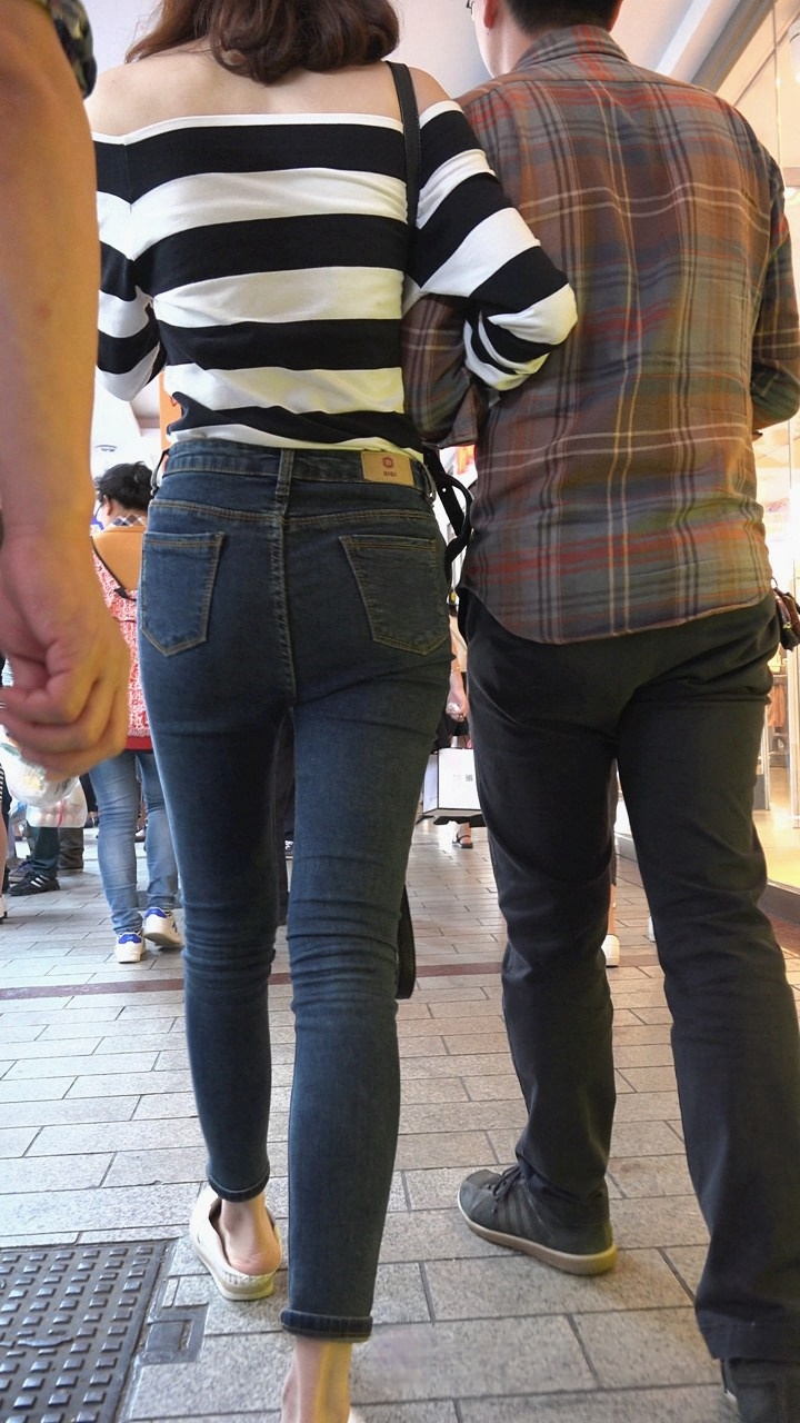 4K-极品黑色牛仔裤美女[2.25G/MP4]