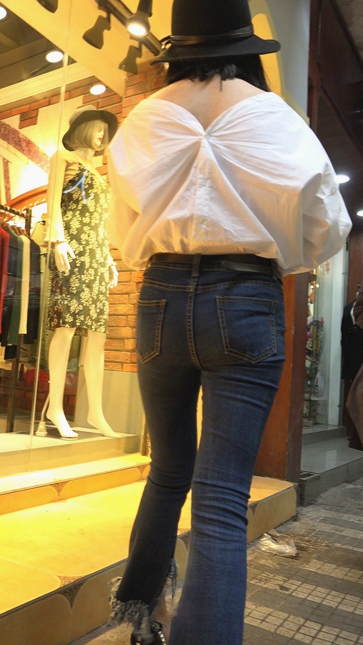 4K-极品紧身牛仔裤美女[2.1G/MP4]
