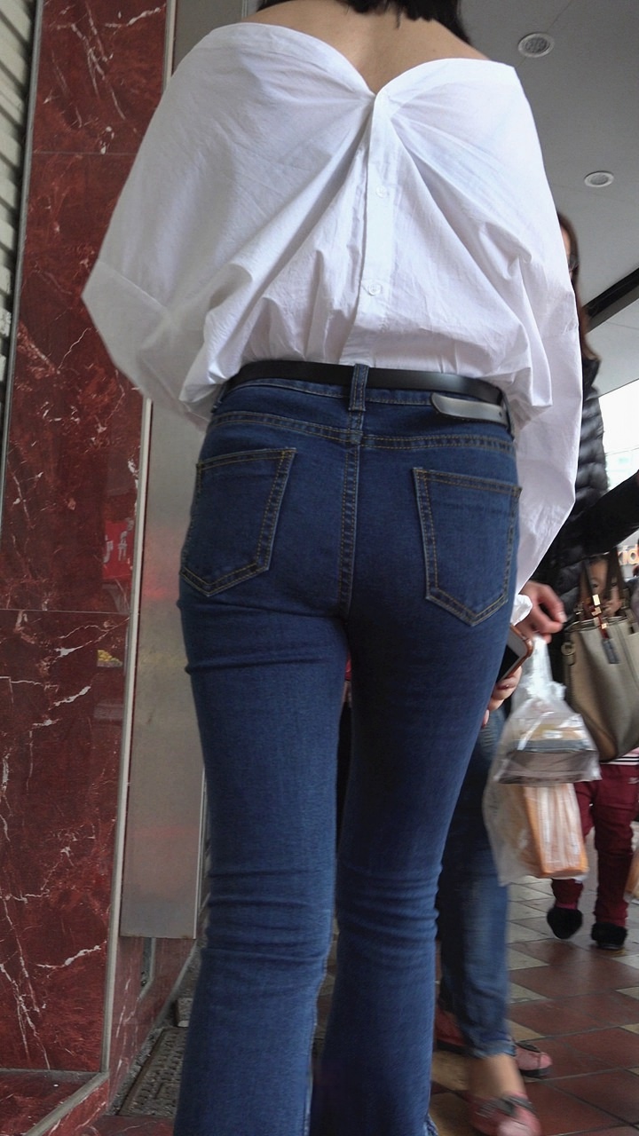 4K-极品紧身牛仔裤美女[2.1G/MP4]