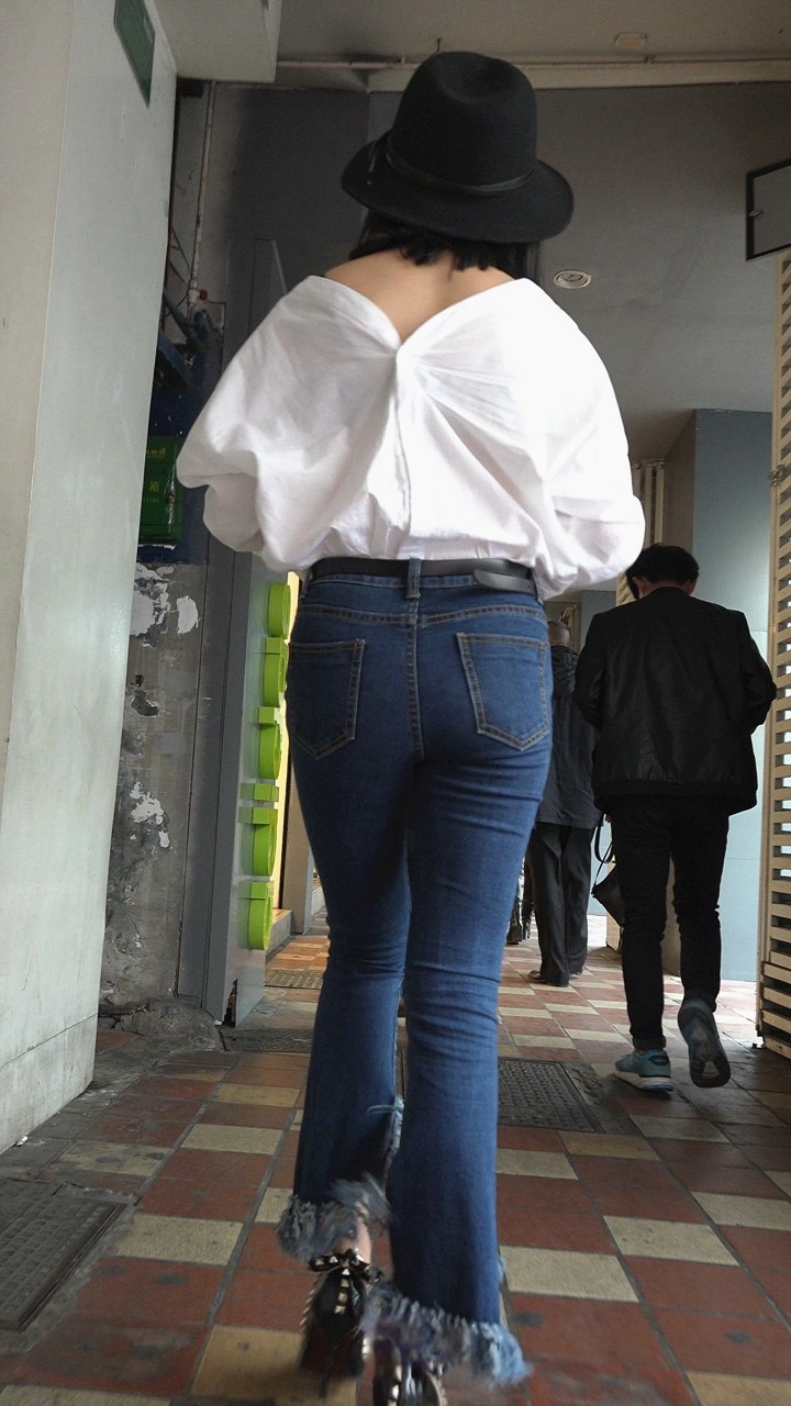 4K-极品紧身牛仔裤美女[2.1G/MP4]