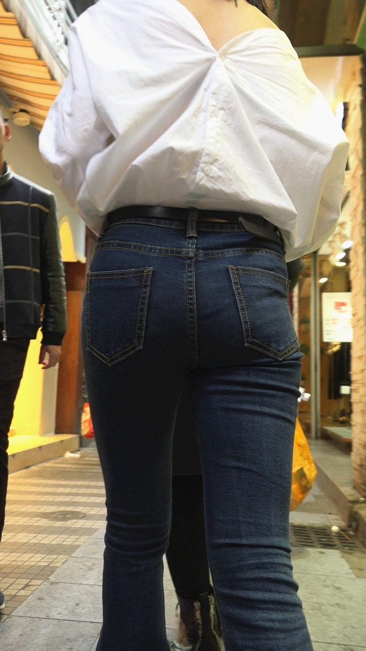 4K-极品紧身牛仔裤美女[2.1G/MP4]