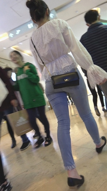 4K-商场极品蓝色紧身饱满圆润丰臀显内痕美女[724M/MP4]