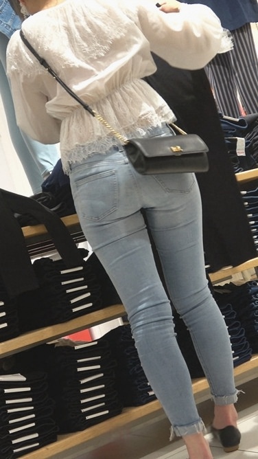 4K-商场极品蓝色紧身饱满圆润丰臀显内痕美女[724M/MP4]