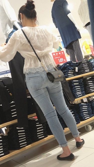 4K-商场极品蓝色紧身饱满圆润丰臀显内痕美女[724M/MP4]