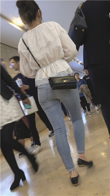 4K-商场极品蓝色紧身饱满圆润丰臀显内痕美女[724M/MP4]