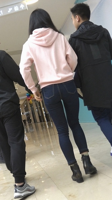 4K-紧身牛仔裤高跟MT美眉[689M/MP4]