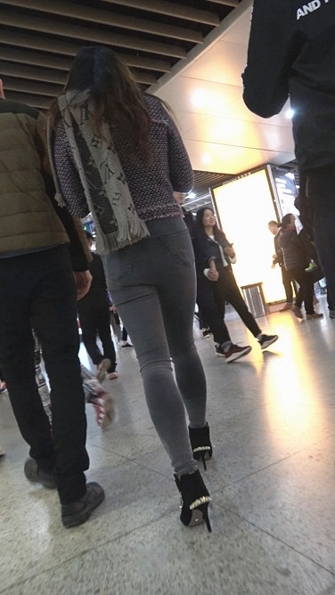 4K-紧身牛仔裤高跟MT美眉[689M/MP4]