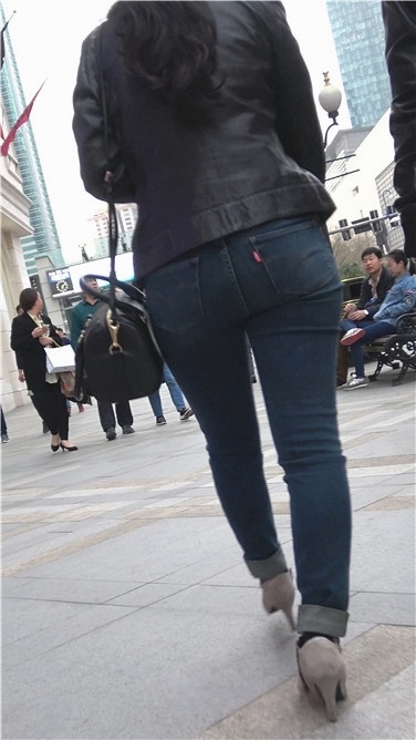 4K-紧身牛仔裤高跟MT美眉[689M/MP4]