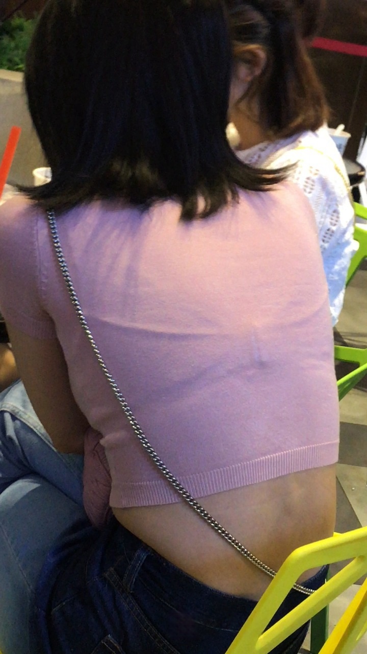 4K-就餐的蓝色休闲牛仔裤大胸美女[723M/MOV]