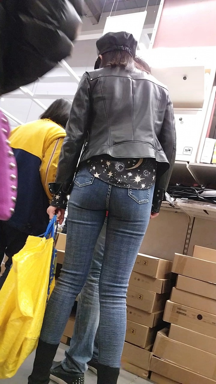 时尚小姐姐超紧灰色街拍牛仔裤[1.3G]