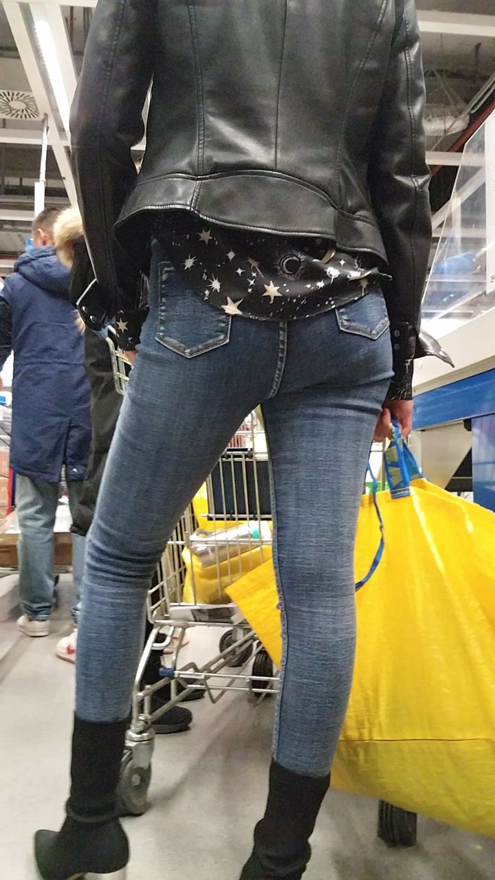 时尚小姐姐超紧灰色街拍牛仔裤[1.3G]