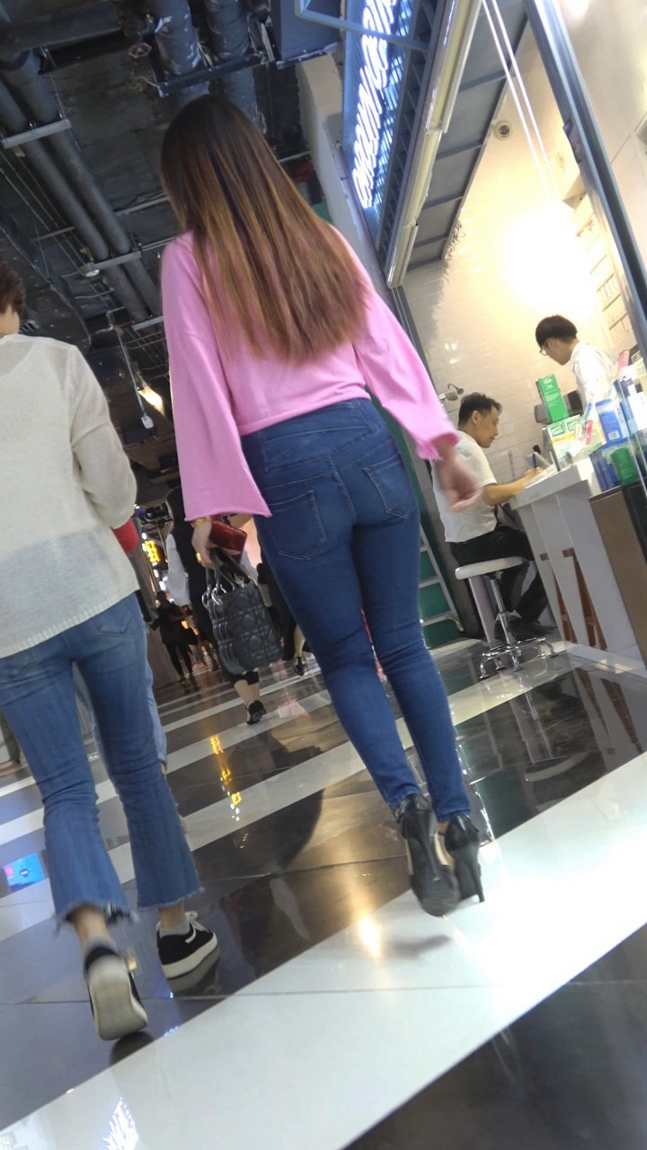 气质长发牛仔裤美女[918M]