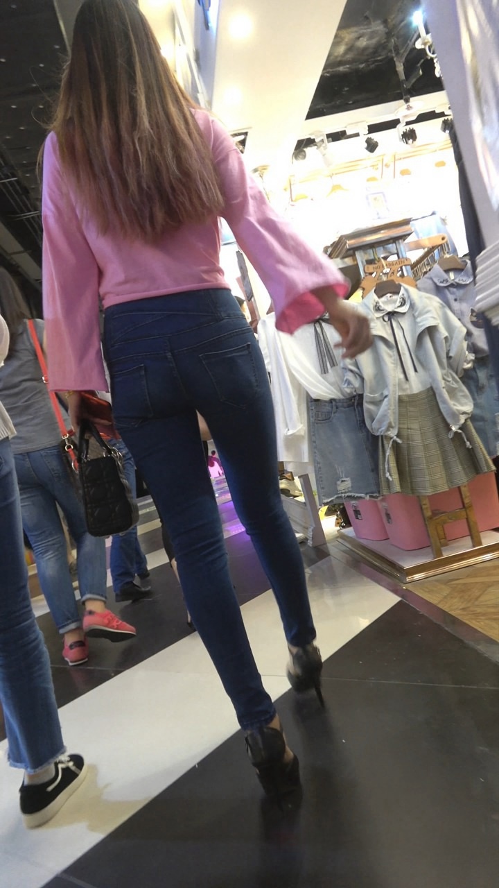 气质长发牛仔裤美女[918M]