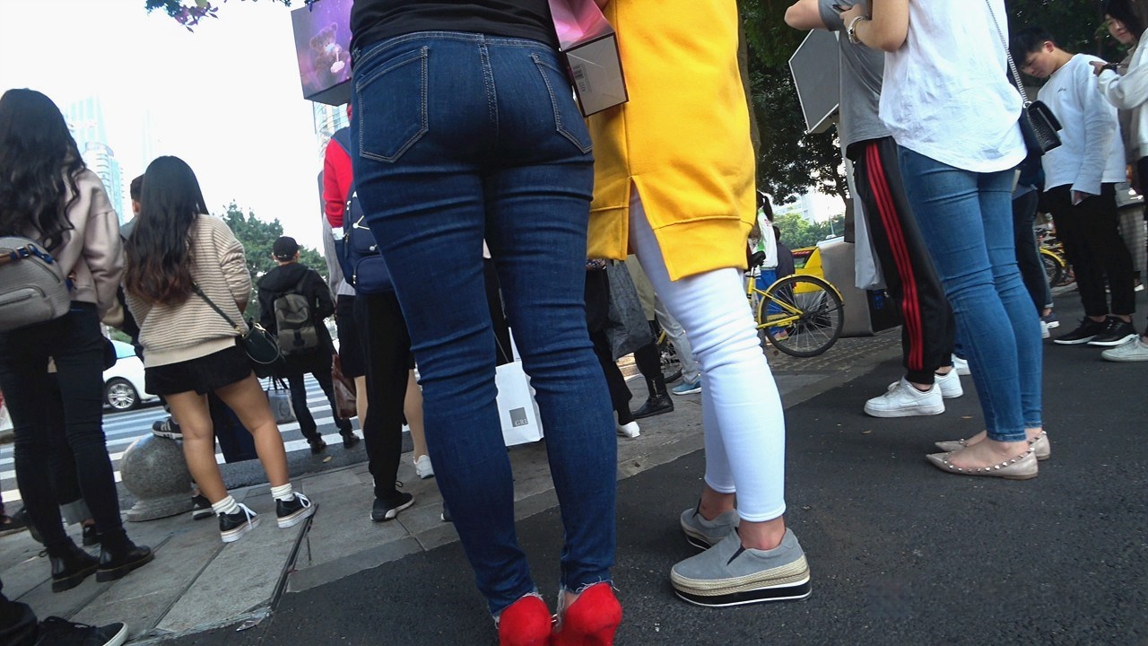 4K-街拍紧身牛仔裤高跟时尚美女[1.38G/MP4]
