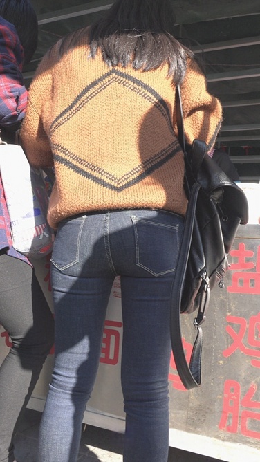 4K-蓝牛翘臀深沟美眉[1.12G/MP4]