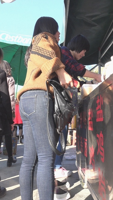 4K-蓝牛翘臀深沟美眉[1.12G/MP4]