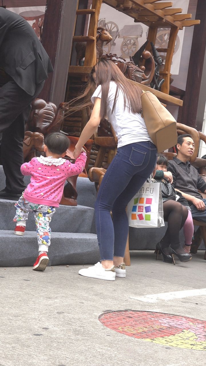 4K-超紧身牛仔裤翘臀美MM[1.39G/MP4]