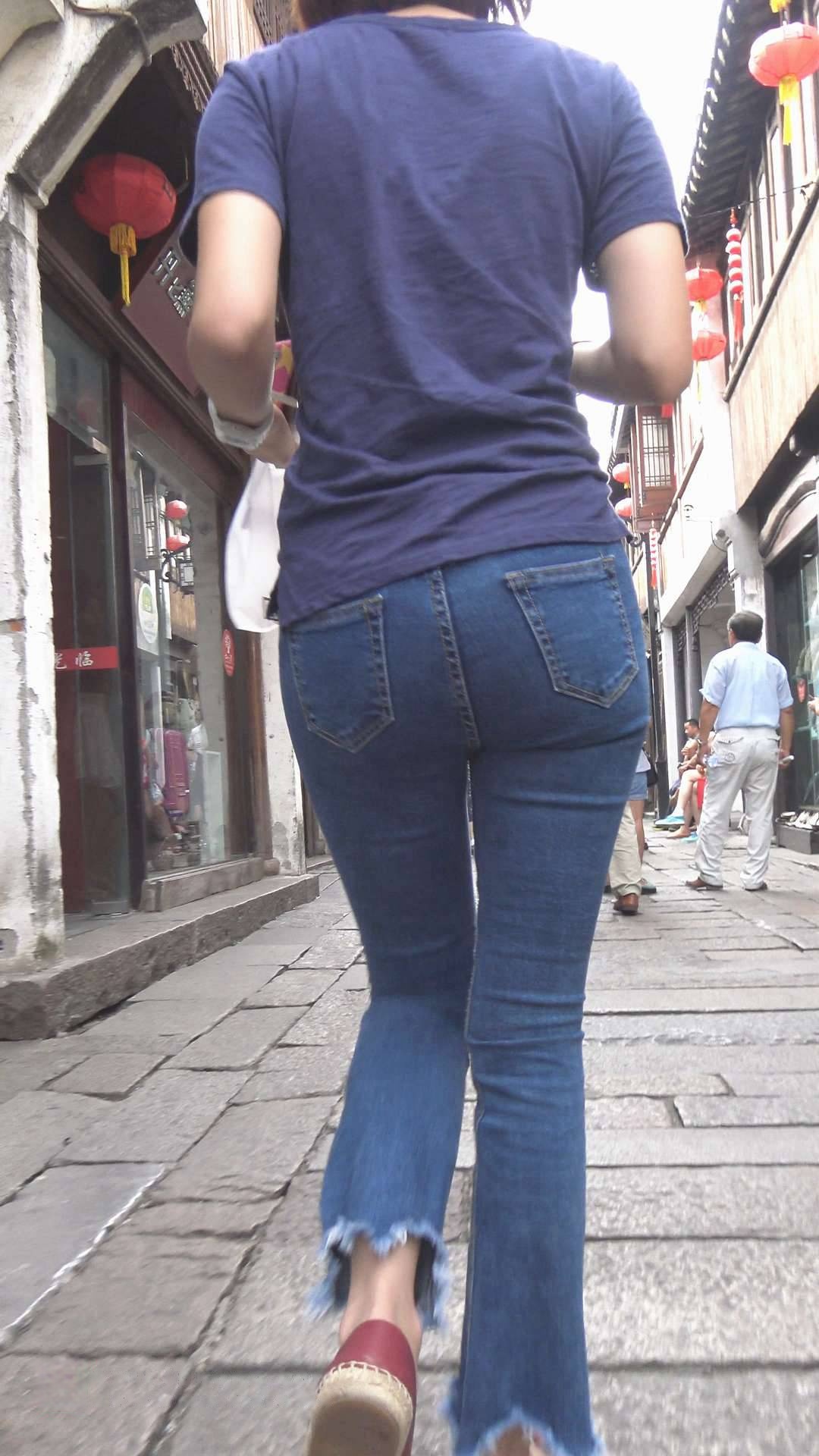 4K-极品牛仔喇叭裤翘臀美眉，紧身极品惹人爱[1.67G]