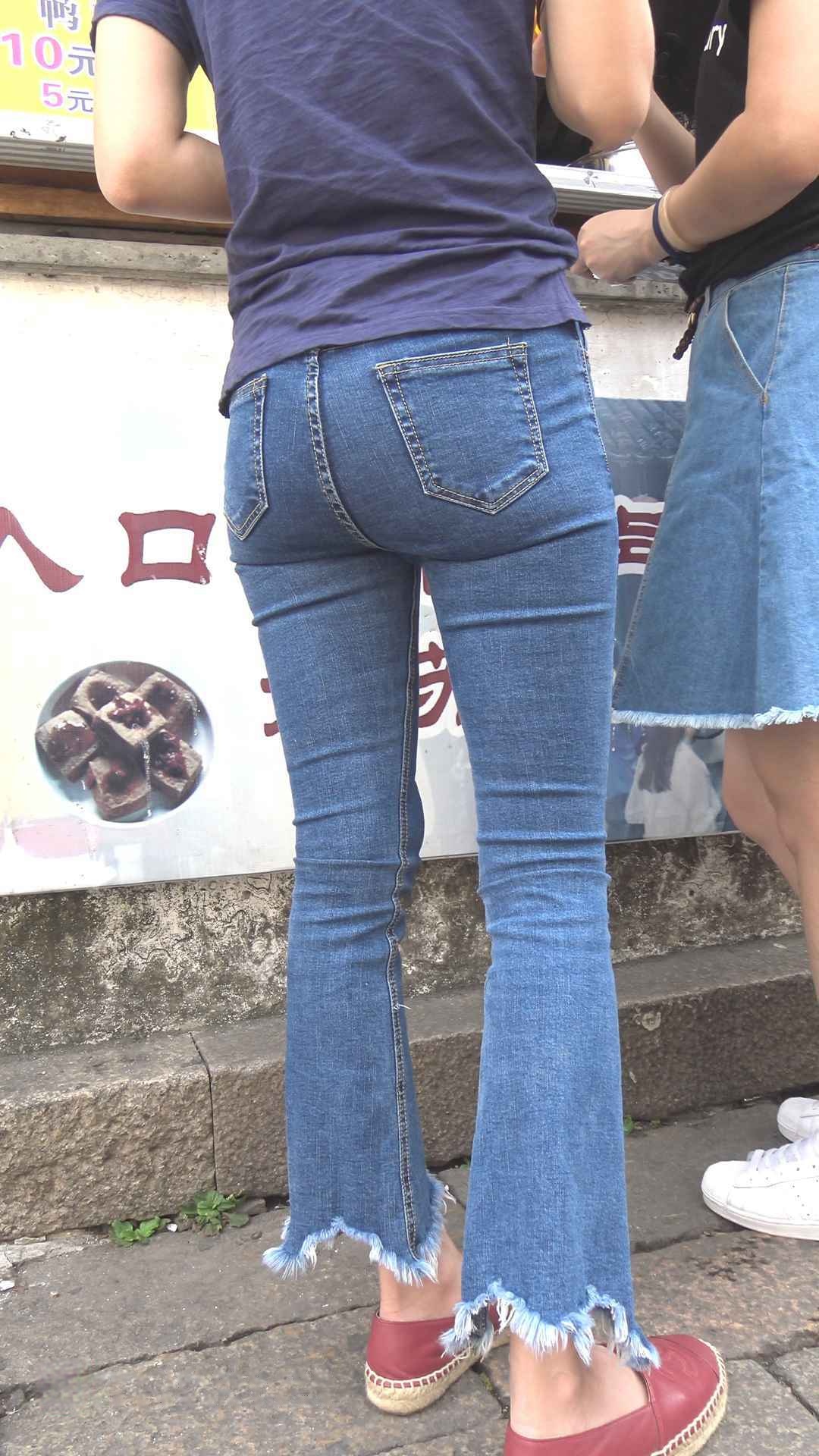 4K-极品牛仔喇叭裤翘臀美眉，紧身极品惹人爱[1.67G]