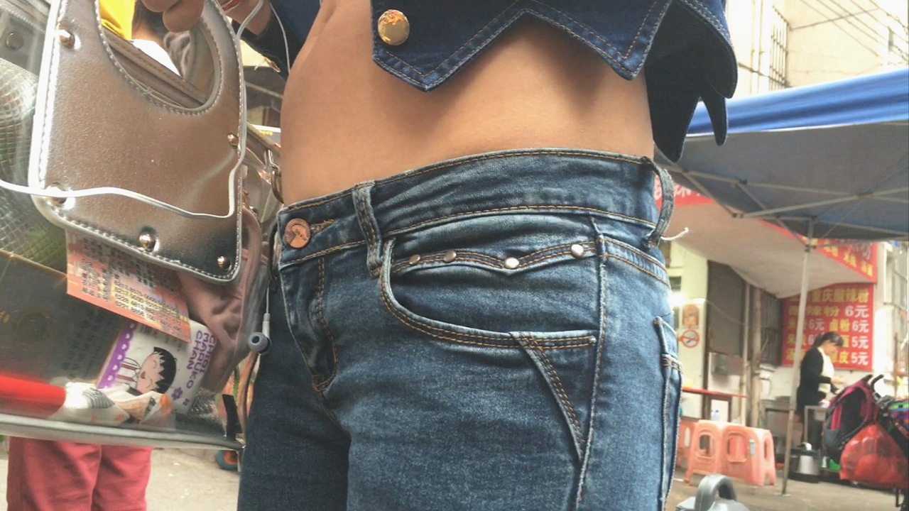 路腰紧身牛仔裤时尚漂亮美眉[878M/MOV]