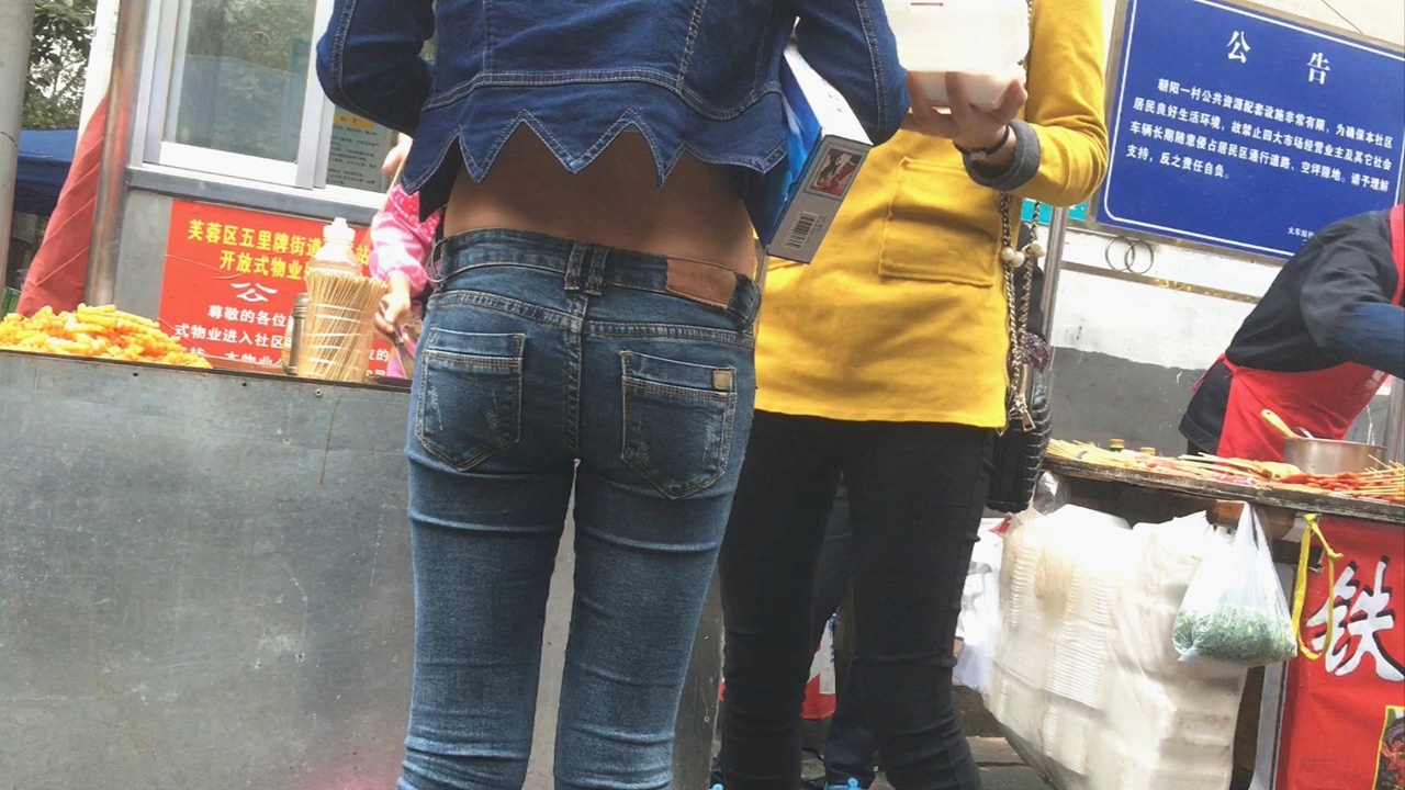 路腰紧身牛仔裤时尚漂亮美眉[878M/MOV]