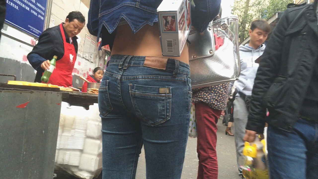 路腰紧身牛仔裤时尚漂亮美眉[878M/MOV]