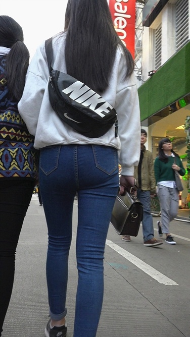 街拍翘臀紧牛大学妹视频[449M/MP4]