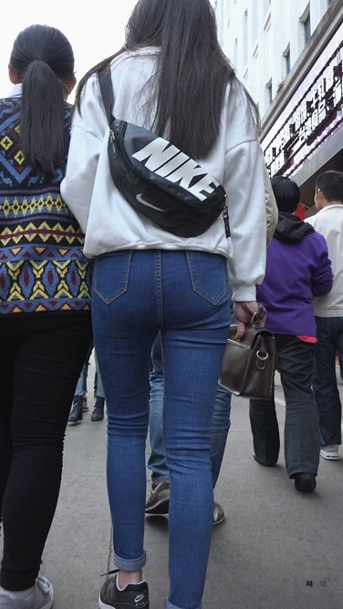 街拍翘臀紧牛大学妹视频[449M/MP4]