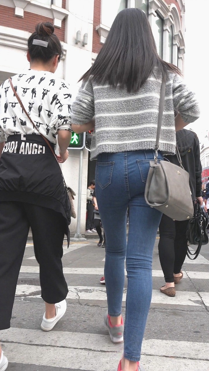 翘臀蓝牛大学妹[194M/MP4]