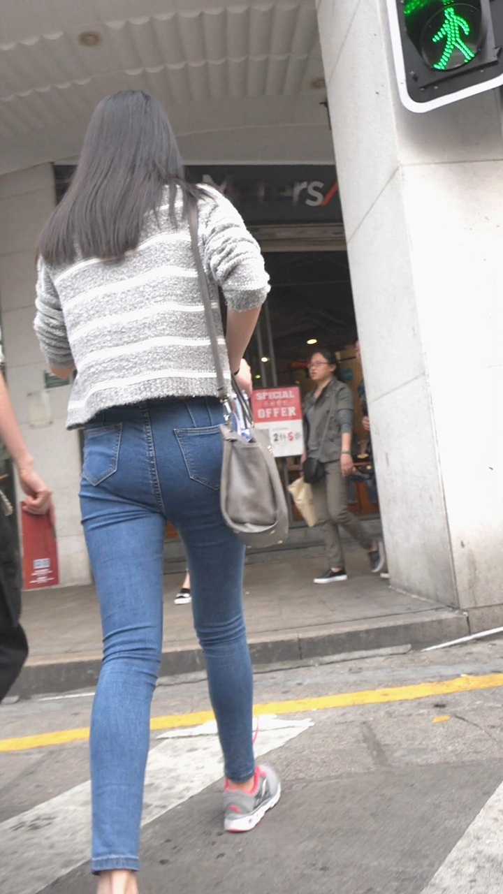 翘臀蓝牛大学妹[194M/MP4]