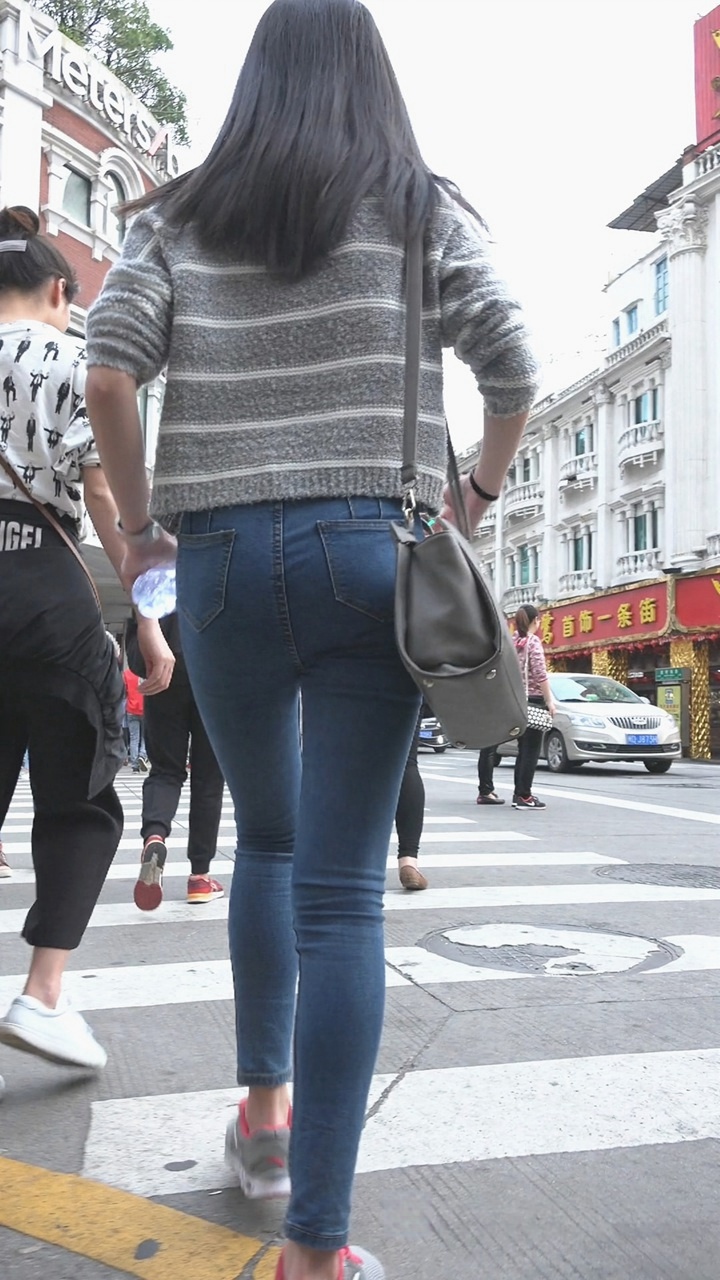 翘臀蓝牛大学妹[194M/MP4]