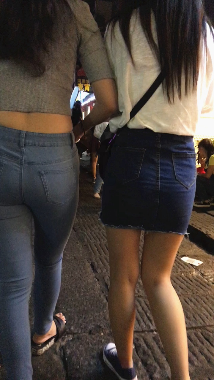 一牛仔一短裙美眉，两个都是我的菜[1.15G/MOV]