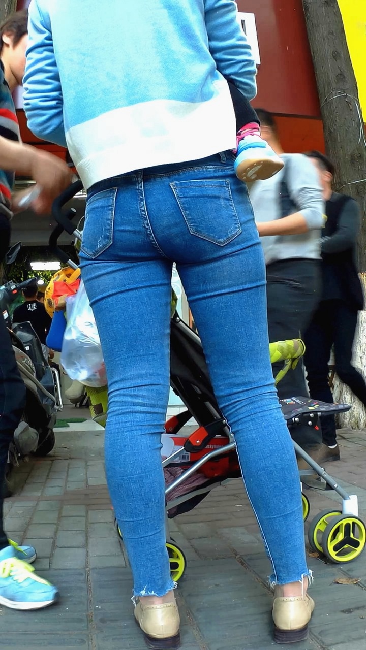 小脚紧身牛仔裤MM [1.11G/MP4]