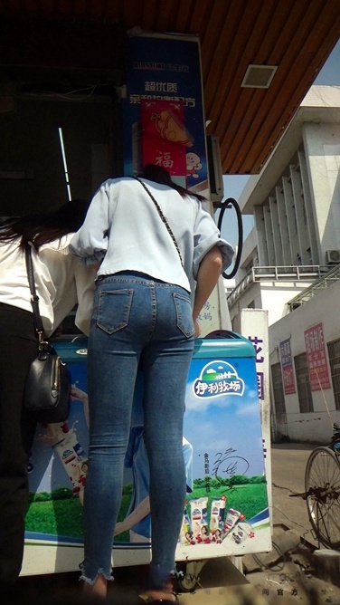 极品牛仔裤少女身材好[200M/MTS]
