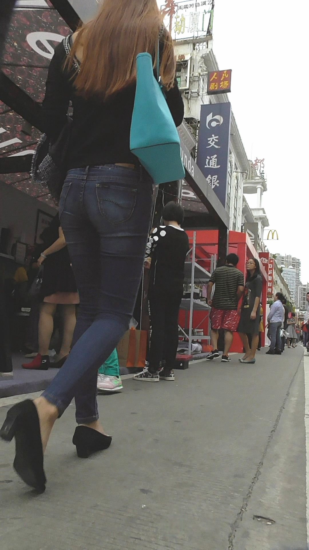 长腿细高跟紧牛极品美女[210M/MTS]