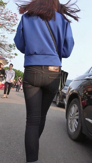 性感超紧圆臀牛仔裤美少女[437M/MP4]