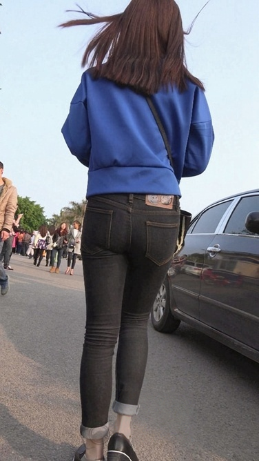 性感超紧圆臀牛仔裤美少女[437M/MP4]