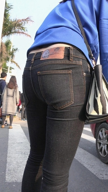 性感超紧圆臀牛仔裤美少女[437M/MP4]