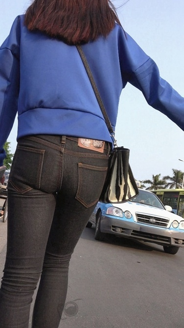 性感超紧圆臀牛仔裤美少女[437M/MP4]