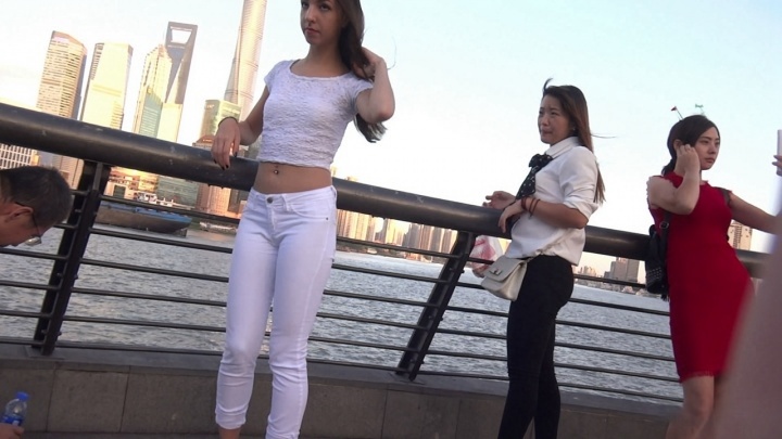 【魔都漫步作品】较好身材的白裤金发美女[MP4/367MB]