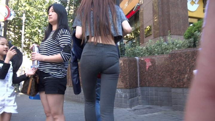 【魔都漫步作品】紧身黑裤好身材大美女[MP4/700MB]