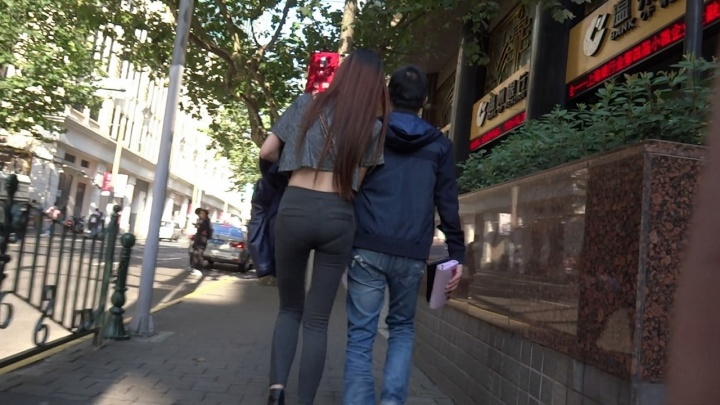 【魔都漫步作品】紧身黑裤好身材大美女[MP4/700MB]