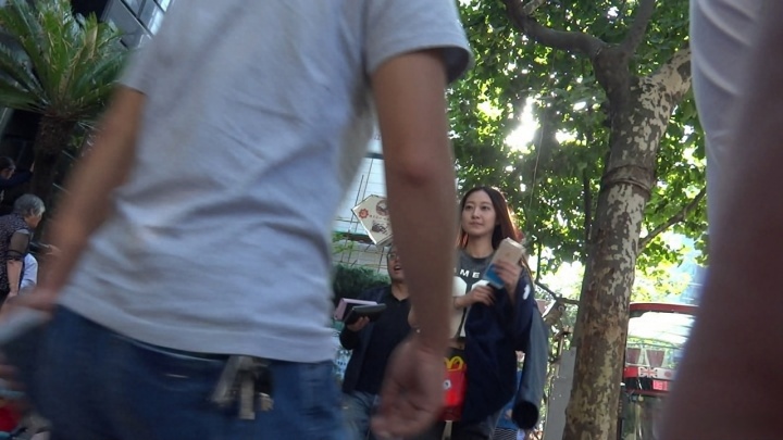 【魔都漫步作品】紧身黑裤好身材大美女[MP4/700MB]