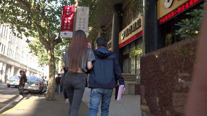 【魔都漫步作品】紧身黑裤好身材大美女[MP4/700MB]