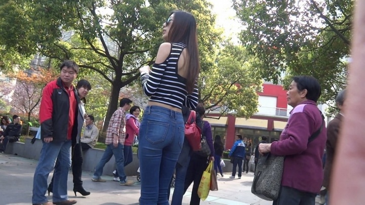 【魔都漫步作品】高挑蓝牛美女[MP4/600MB]