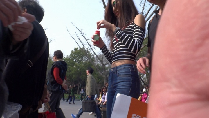 【魔都漫步作品】高挑蓝牛美女[MP4/600MB]