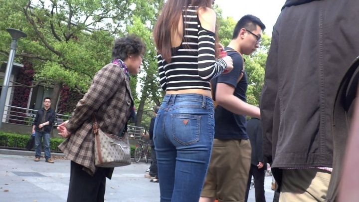 【魔都漫步作品】高挑蓝牛美女[MP4/600MB]