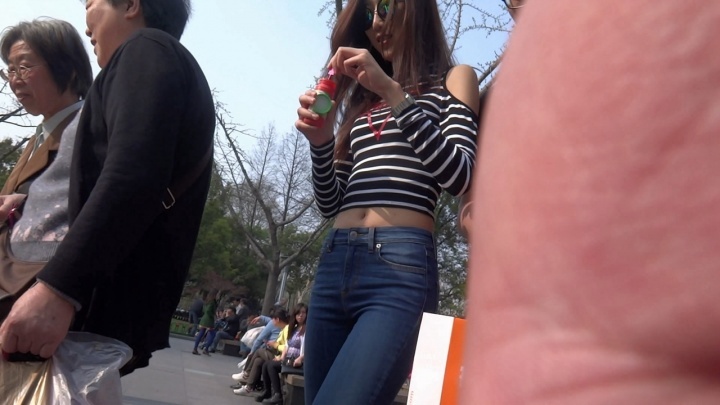 【魔都漫步作品】高挑蓝牛美女[MP4/600MB]