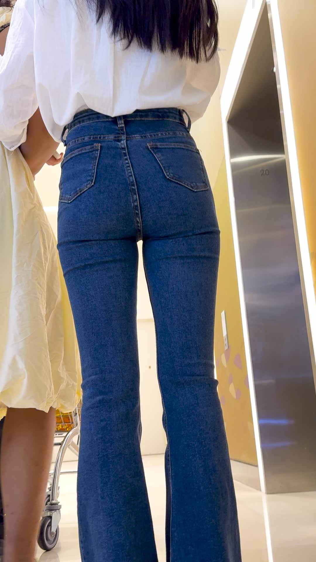 高腰包臀牛仔少妇